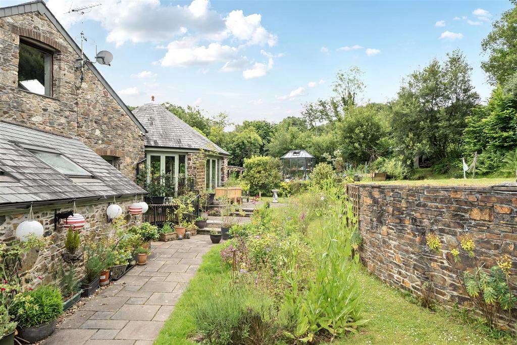 Side Gardens