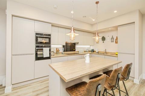 2 bedroom apartment for sale, Bergholt Road, Colchester