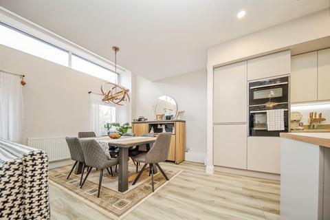 2 bedroom apartment for sale, Bergholt Road, Colchester