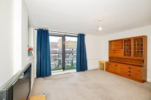 2 bedroom apartment for sale, Mckenzie Court, Maidstone