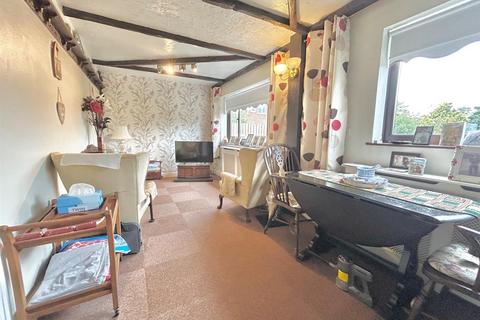 3 bedroom semi-detached house for sale, Lindisfarne Avenue, Lowton, Warrington