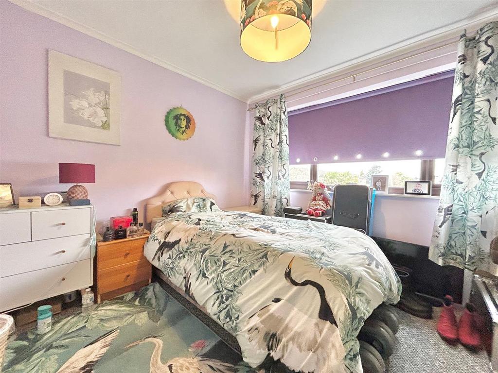 Bedroom 1.jpg