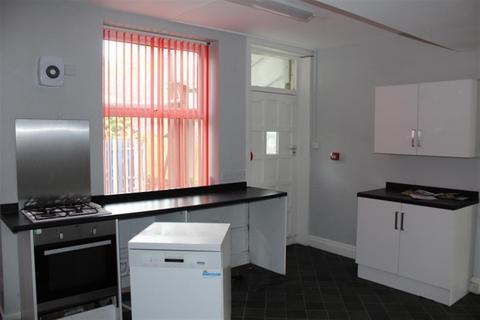 4 bedroom end of terrace house for sale, Grange Avenue, Allerton, Bradford