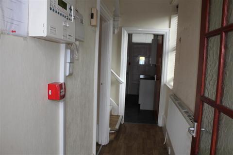4 bedroom end of terrace house for sale, Grange Avenue, Allerton, Bradford