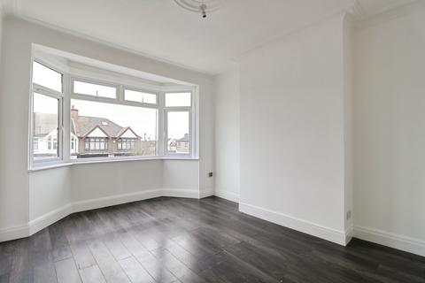 3 bedroom flat to rent, Barnard Road, Leigh-on-sea, SS9