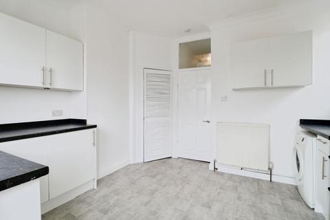 3 bedroom flat to rent, Barnard Road, Leigh-on-sea, SS9