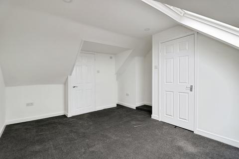 3 bedroom flat to rent, Barnard Road, Leigh-on-sea, SS9