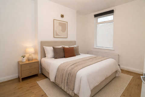 3 bedroom terraced house for sale, Eardley Road, London SW16