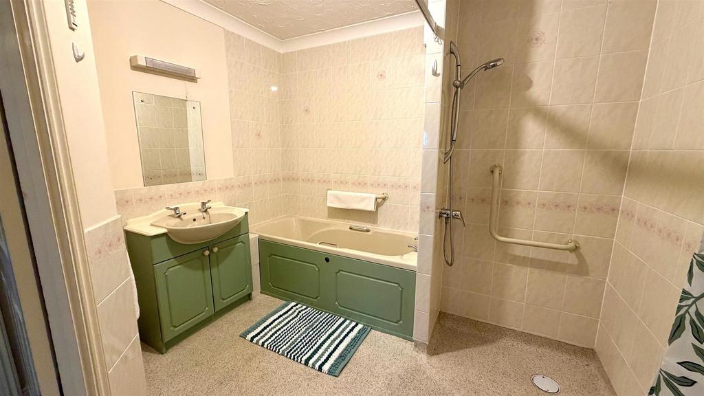 Bathroom/ wet room