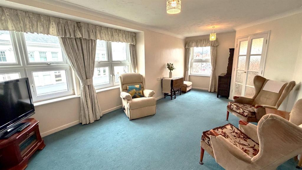 Lounge/ dining room