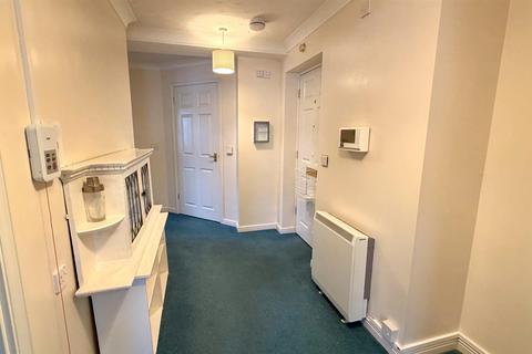 2 bedroom retirement property for sale, Clarence Road, Craig y Don, Llandudno