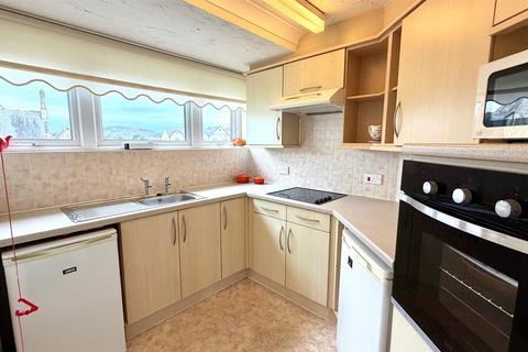 2 bedroom retirement property for sale, Clarence Road, Craig y Don, Llandudno