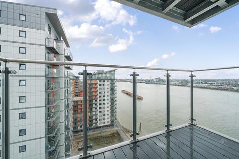 2 bedroom flat to rent, 1 Mast Quay London SE18