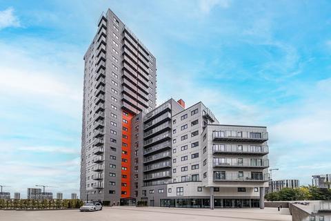 2 bedroom flat to rent, 1 Mast Quay London SE18