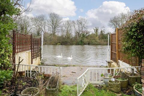 4 bedroom bungalow to rent, Sandhills Meadow, Shepperton TW17