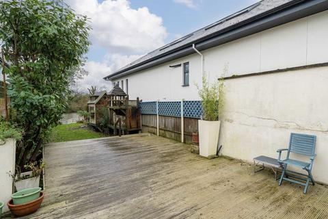 4 bedroom bungalow to rent, Sandhills Meadow, Shepperton TW17