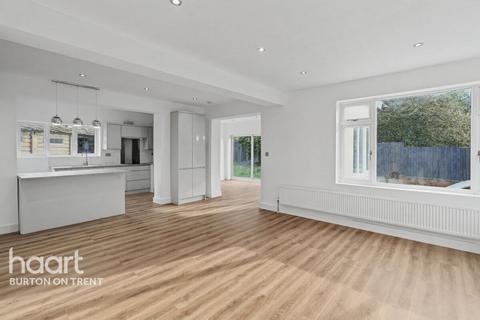 4 bedroom detached house for sale, Moat Bank, Burton-On-Trent