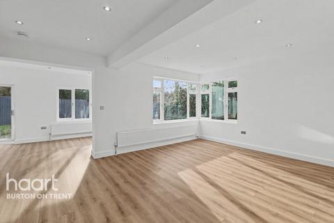 4 bedroom detached house for sale, Moat Bank, Burton-On-Trent