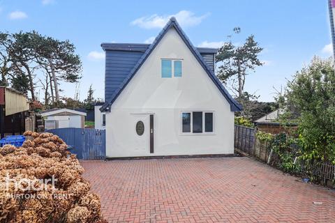 4 bedroom detached house for sale, Moat Bank, Burton-On-Trent