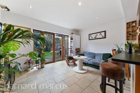 2 bedroom terraced house for sale, Smallwood Road, London