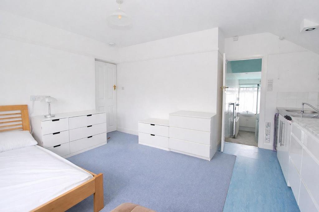 Bed 3b.JPG