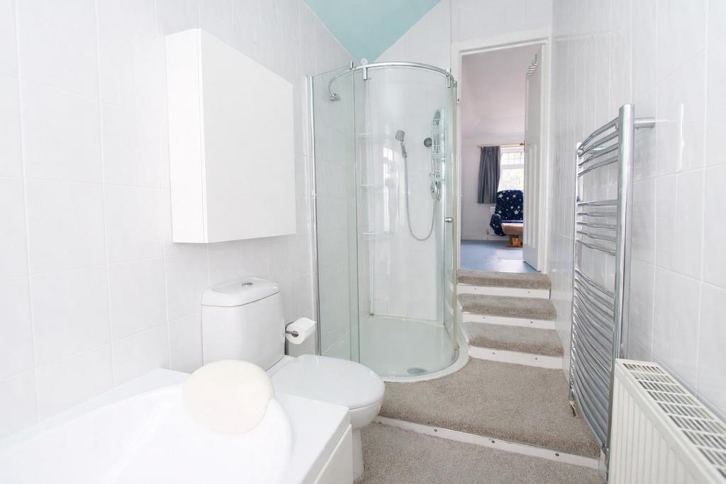 Ensuite b.JPG
