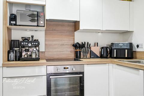 1 bedroom apartment for sale, Milles Square, London