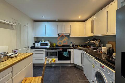 1 bedroom in a house share to rent, Brightlingsea Place, London, E14