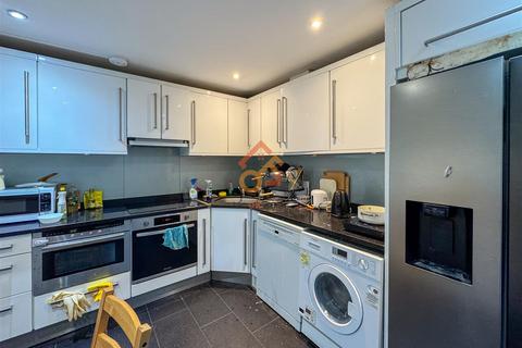 1 bedroom in a house share to rent, Brightlingsea Place, London, E14