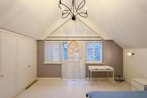 1 bedroom in a house share to rent, House Share-Brightlingsea Place, London, E14