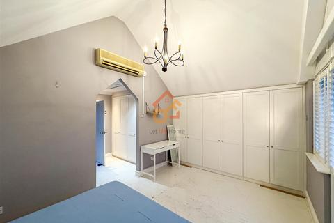 1 bedroom in a house share to rent, House Share-Brightlingsea Place, London, E14
