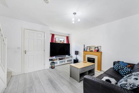 2 bedroom semi-detached house to rent, Greene Way, Salford