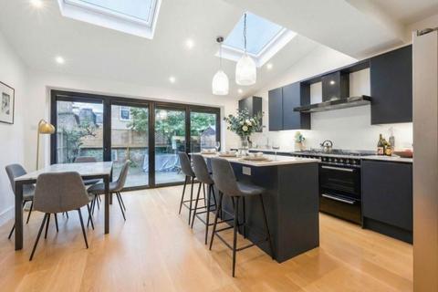 3 bedroom terraced house for sale, Trewince Road, London SW20