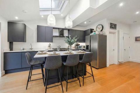 3 bedroom terraced house for sale, Trewince Road, London SW20