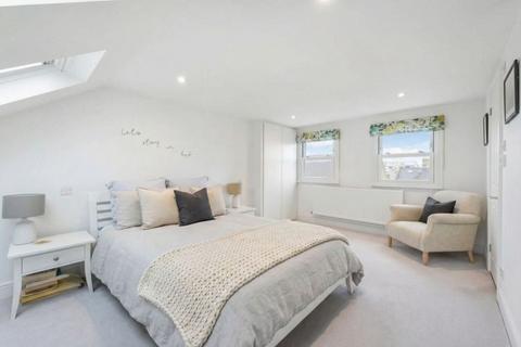 3 bedroom terraced house for sale, Trewince Road, London SW20