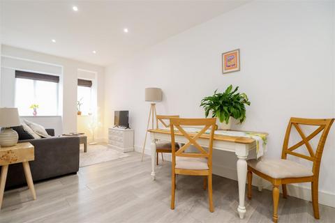 1 bedroom flat for sale, North Street, Horsham