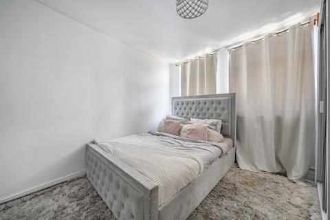 2 bedroom flat for sale, High Road, London