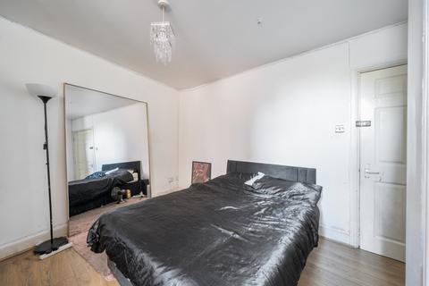 2 bedroom flat for sale, High Road, London
