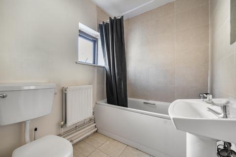 2 bedroom flat for sale, High Road, London