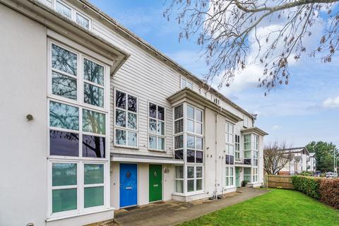 Revere Way, Ewell