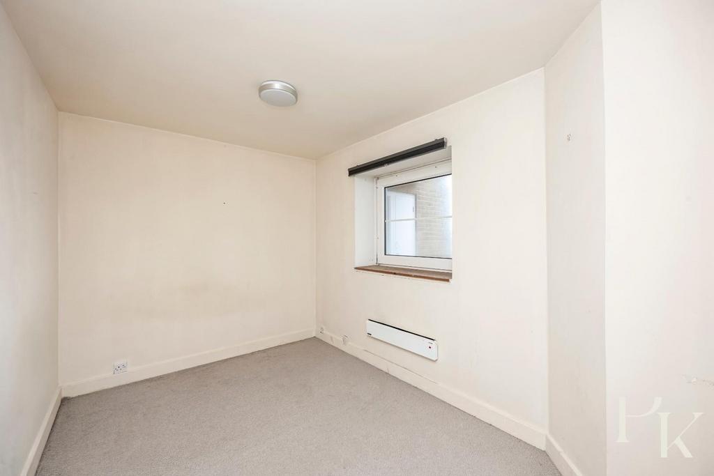Kingsway, 215, Channings, 84-003.JPG