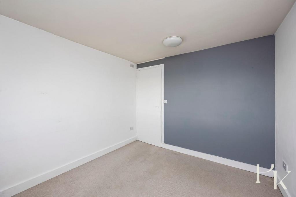 Kingsway, 215, Channings, 84-008.JPG