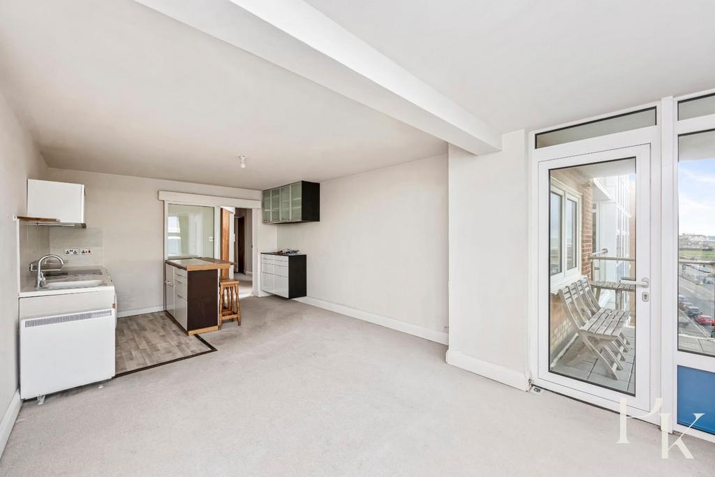 Kingsway, 215, Channings, 84-011.JPG