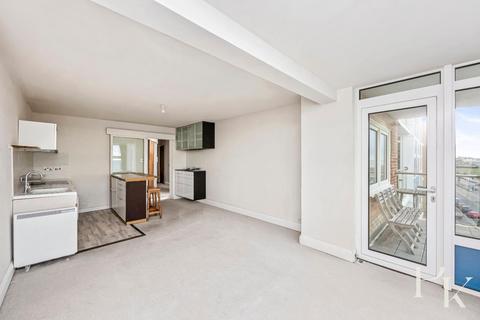 3 bedroom flat for sale, Kingsway, Hove