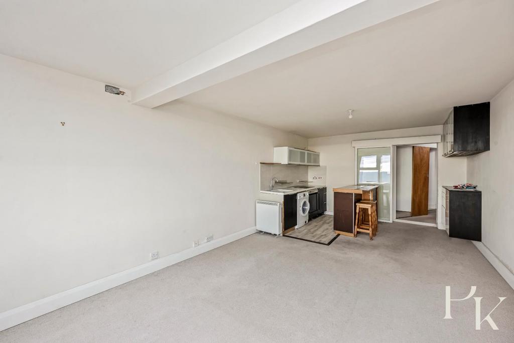 Kingsway, 215, Channings, 84-013.JPG