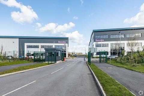 Distribution warehouse to rent, Radway Green Rd Crewe CW2 5PG