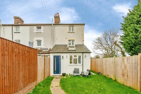Hollis Row, Redhill