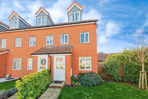 3 bedroom end of terrace house for sale, Central Boulevard, Aylesham, Canterbury
