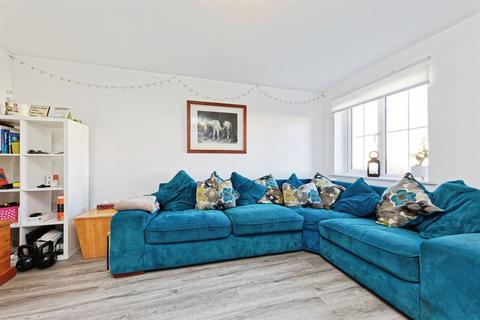 3 bedroom end of terrace house for sale, Central Boulevard, Aylesham, Canterbury
