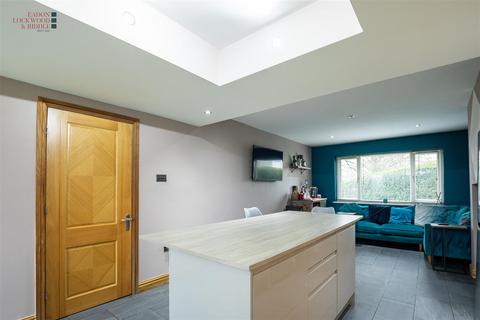 4 bedroom semi-detached house for sale, Far Lane, Rotherham